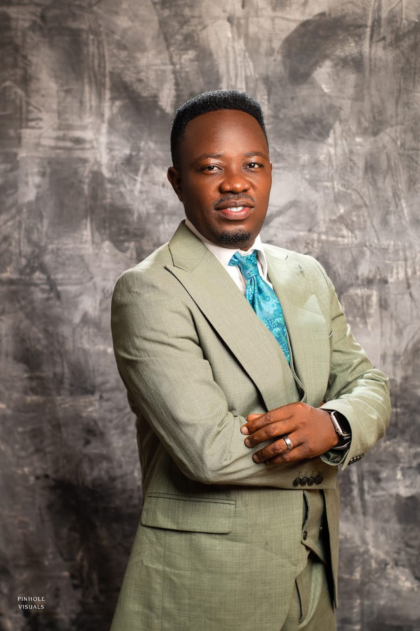 Portrait of Pastor Cylars Omoloye in a sage suit